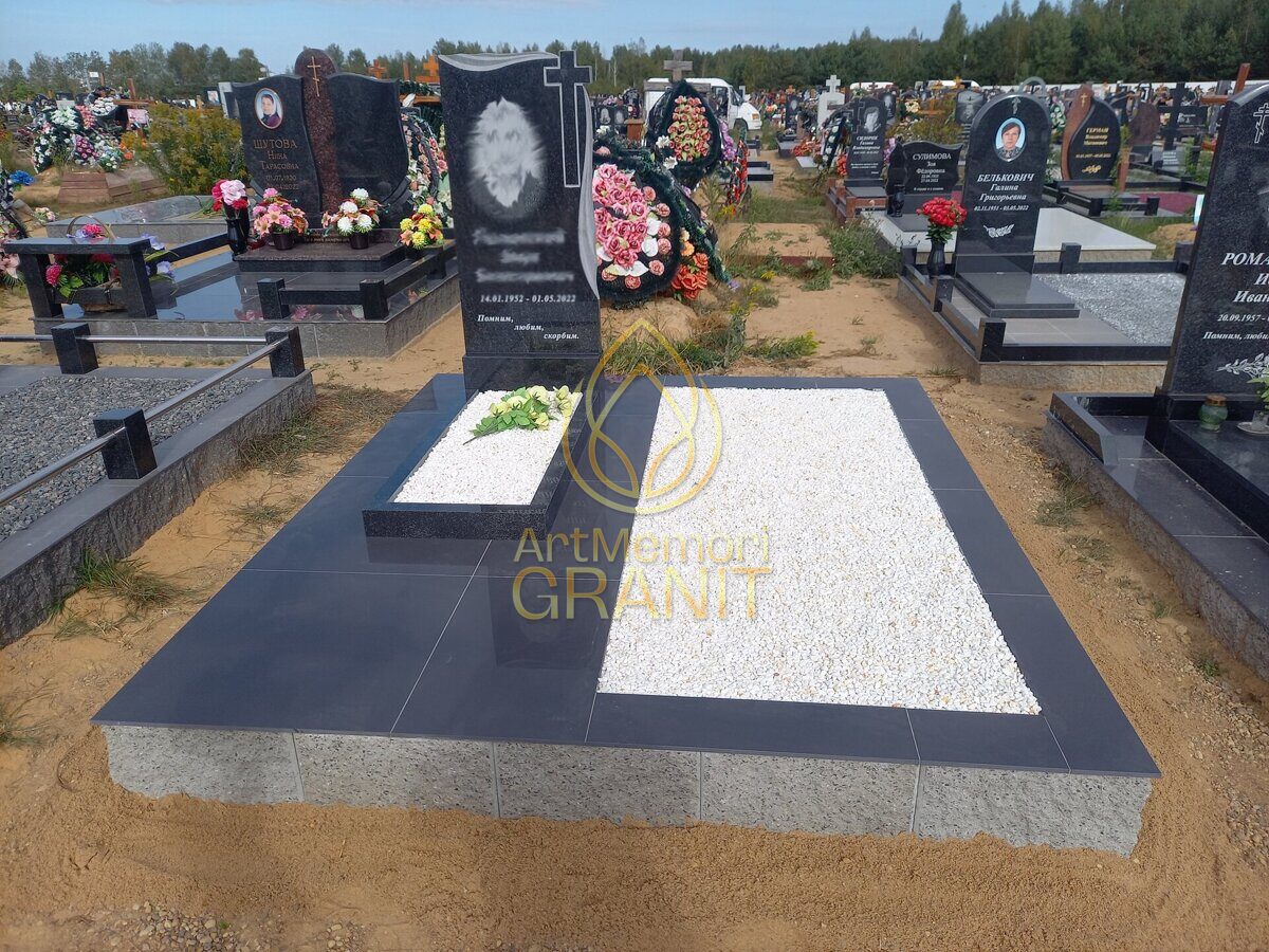 Заказать памятник с установкой подключ в Минске от Студии АртМемориГранит